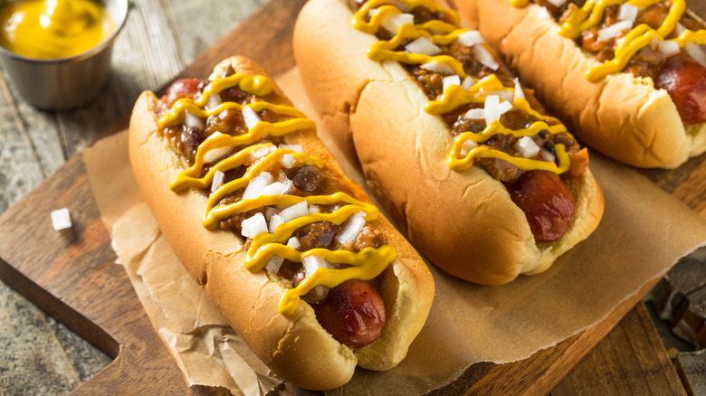 homemade chili dogs 