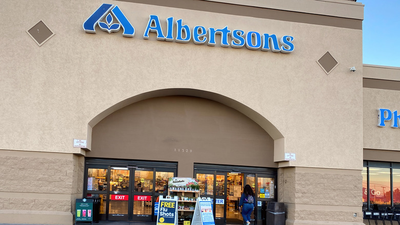 Albertsons signage and storefront