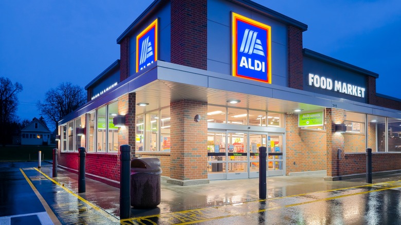 Aldi storefront at night