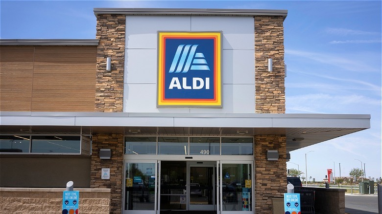 Aldi storefront 