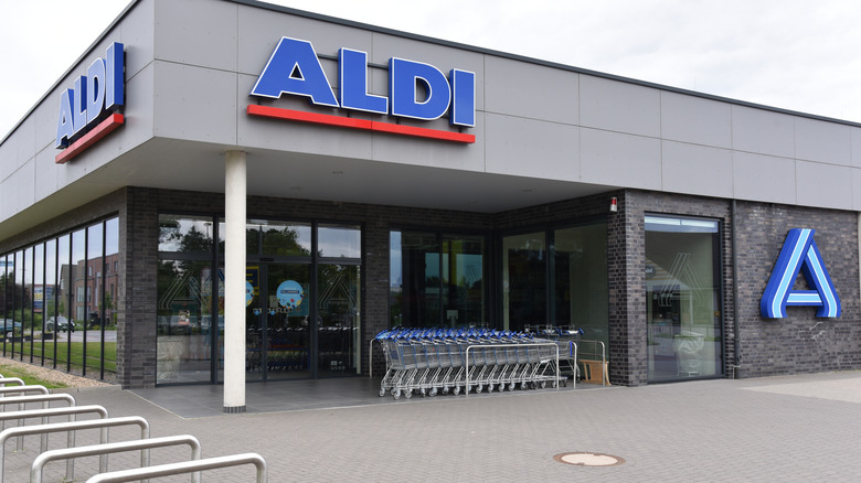 The front of an ALDI store