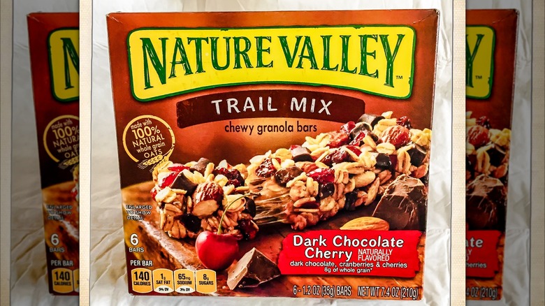 Nature Valley granola bars box