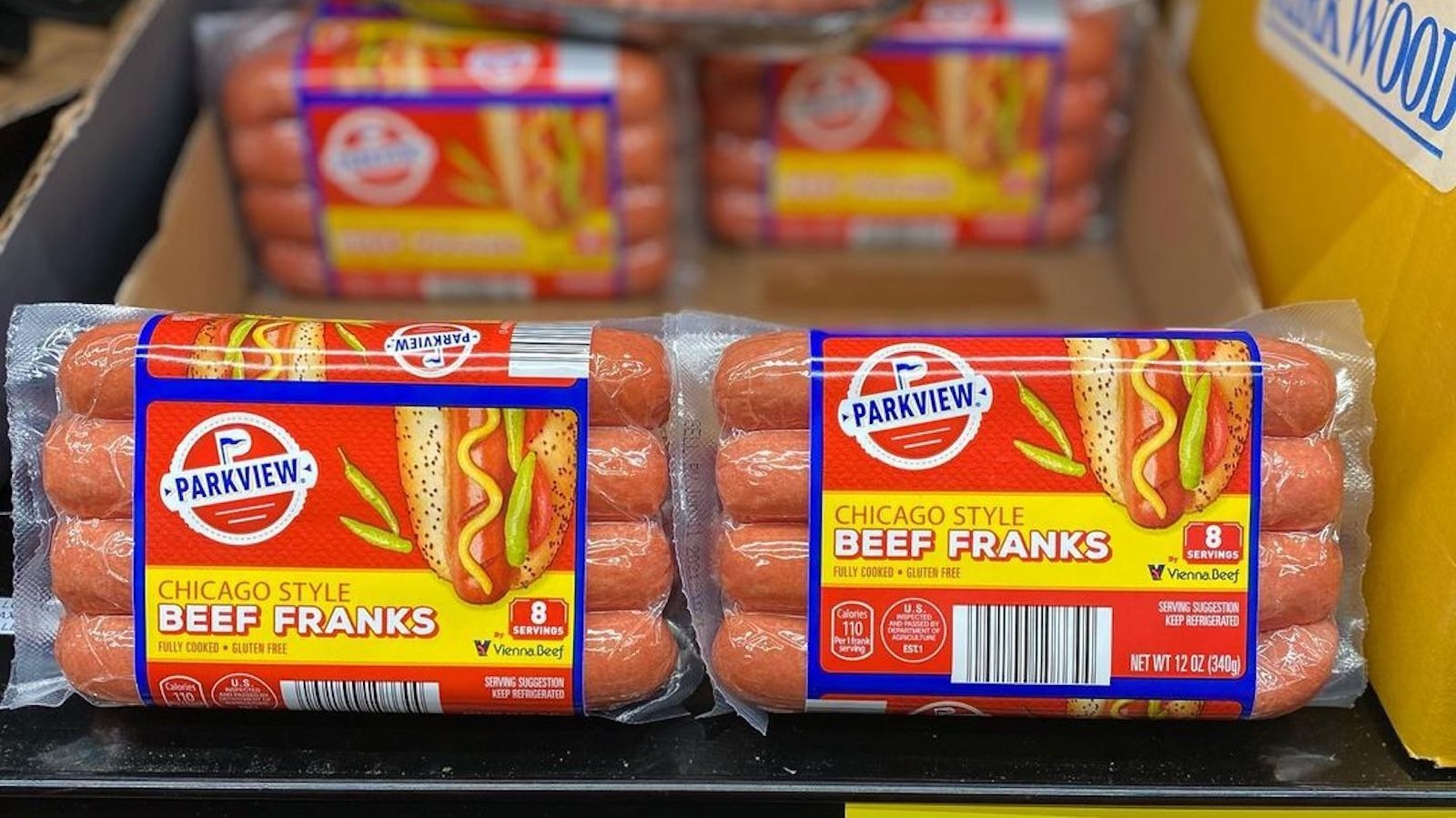 https://www.thedailymeal.com/img/gallery/aldis-vienna-beef-hot-dogs-bring-the-taste-of-chicago-to-every-home/l-intro-1687371973.jpg