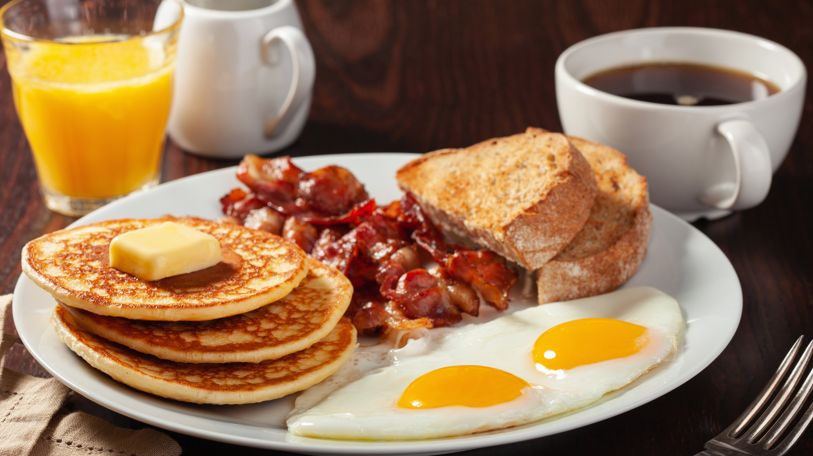 All The Fast Food Restaurants That Offer All Day Breakfast 