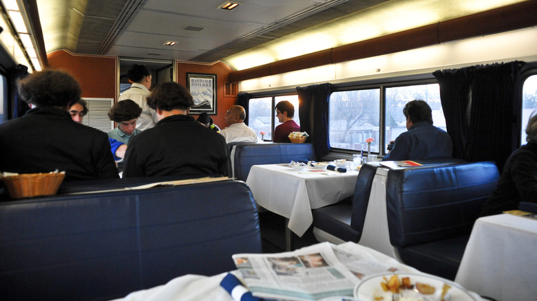 Amtrak dining car at breakfast