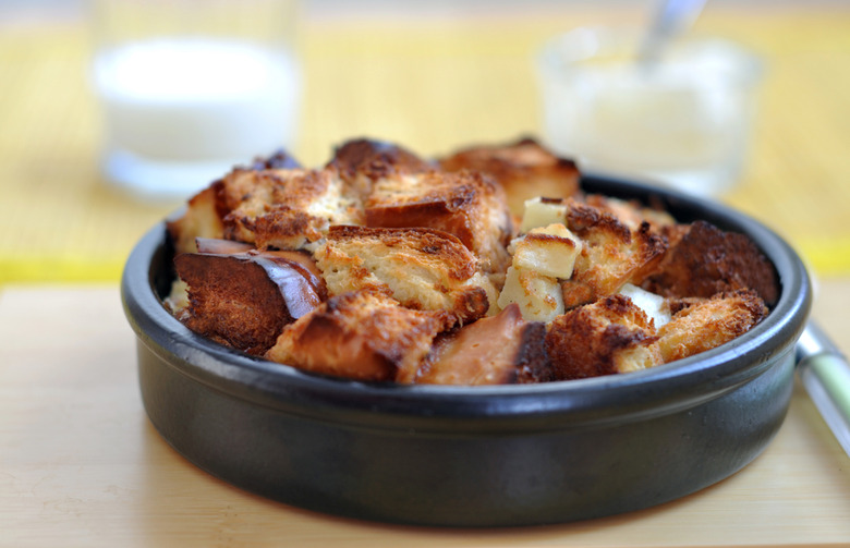 Apple Pandoro Pudding with Vanilla Gelato, Mulled Wine Sauce, and Apple Chips