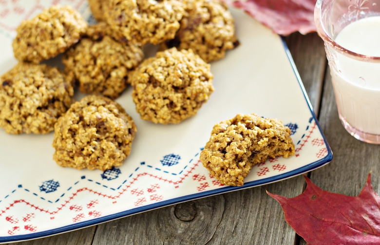 Pecan Pumpkin Spice Oatmeal Cookies