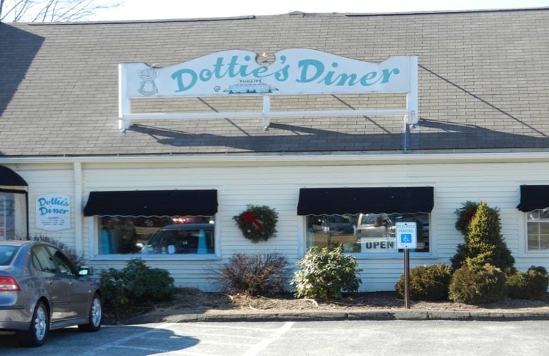 #20 Dottie's Diner, Woodbury, Conn: Cinnamon Donuts