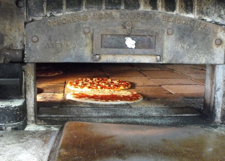 Santillo's Brick Oven Pizza (Elizabeth, New Jersey) 