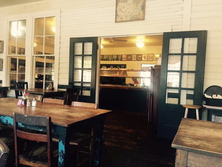 Red's Little Schoolhouse (Grady, Alabama)