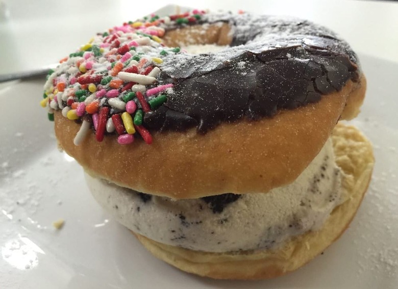 Peter Pan Donut and Pastry Shop, New York City: Doughnut Ice Cream Sandwich