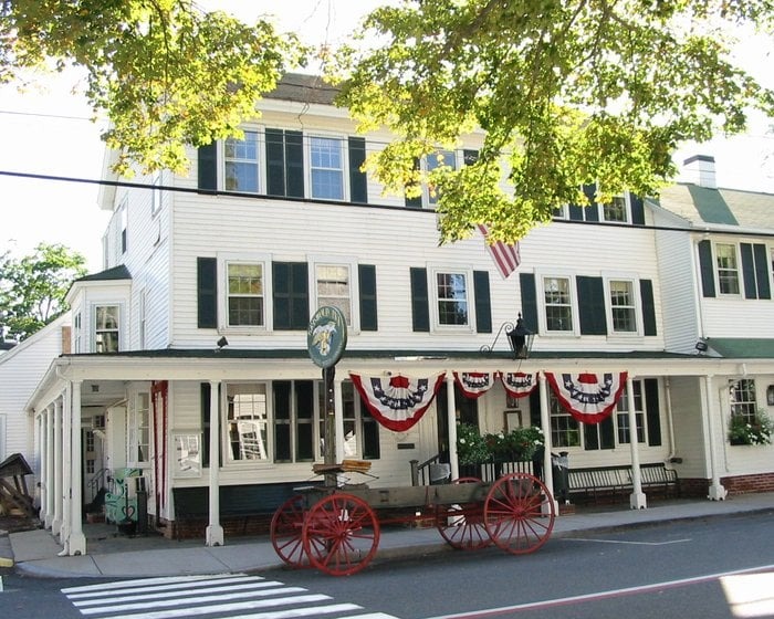  Griswold Inn (1776) Essex, Conn.