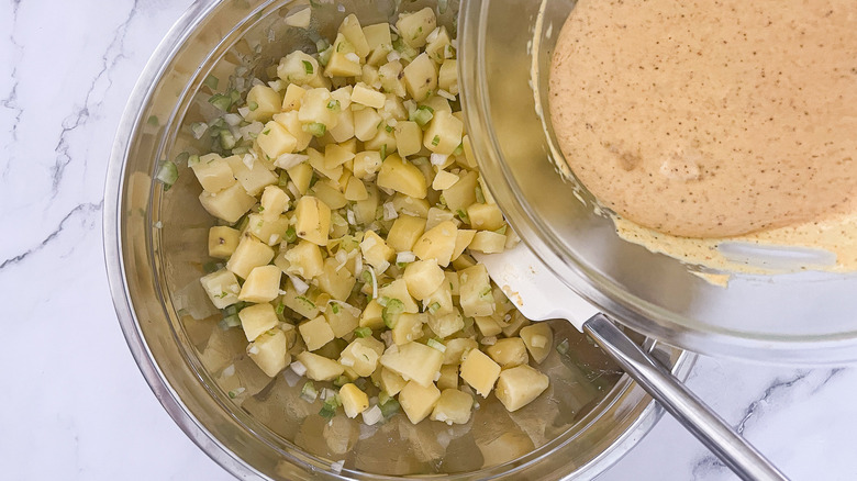 potato salad in bowl 