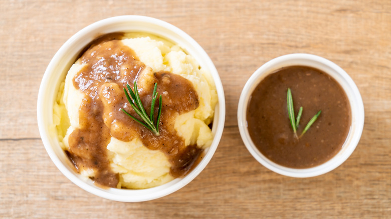 mashed potatoes with rosemary gravy