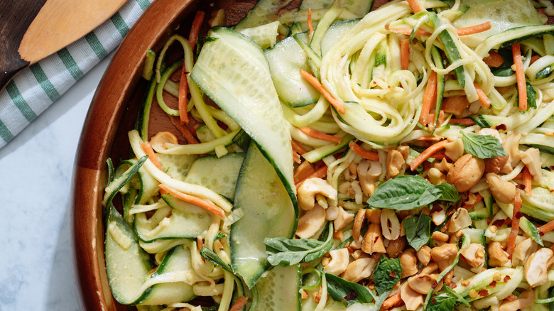 Crunchy and colorful papaya salad