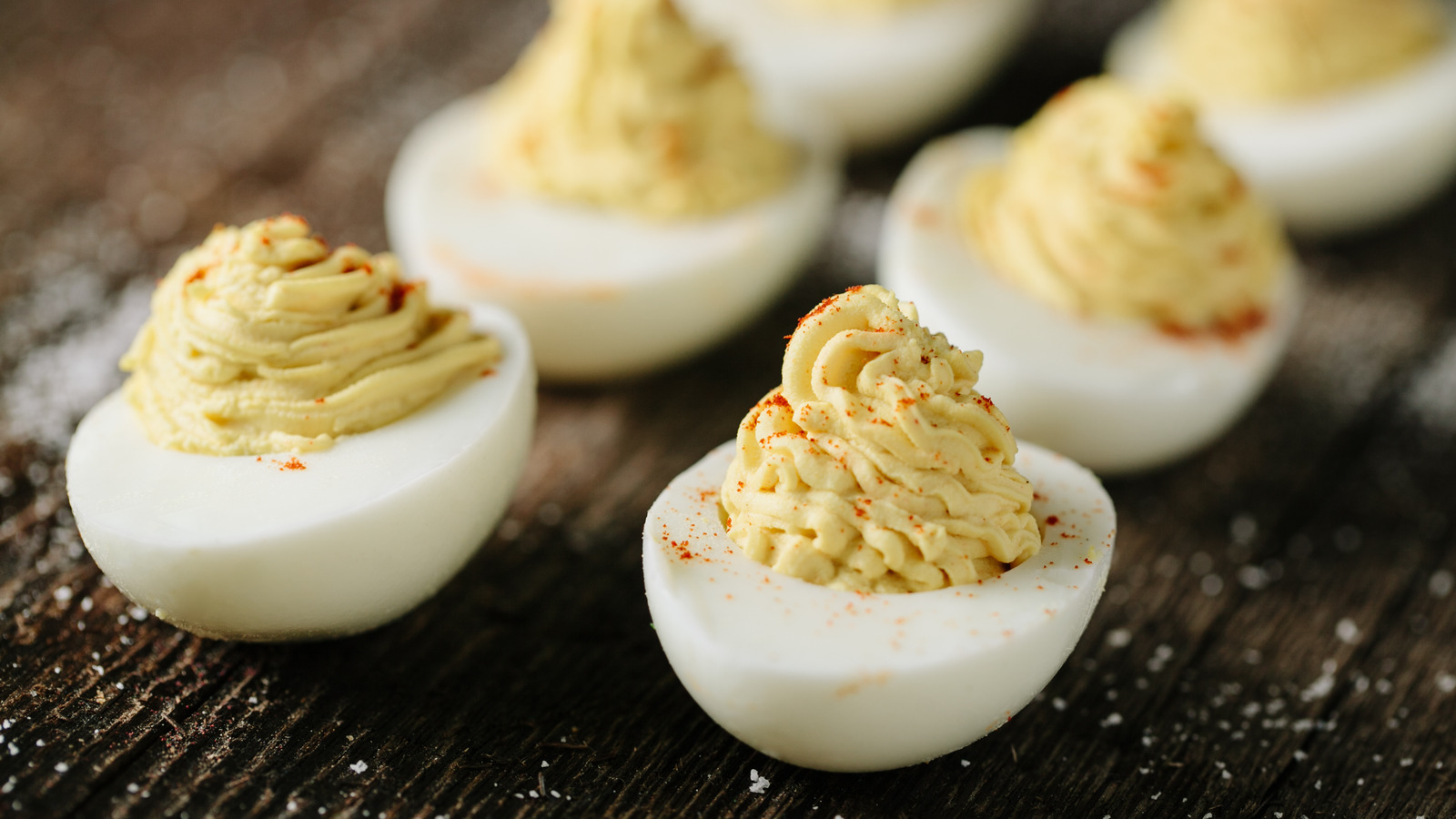 https://www.thedailymeal.com/img/gallery/an-egg-carton-makes-an-ideal-tray-for-deviled-eggs-in-a-pinch/l-intro-1700087153.jpg