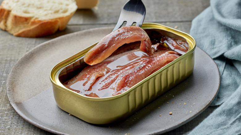 anchovy fillets in tin