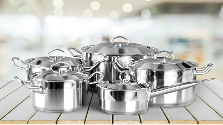 Stainless steel pots with lids