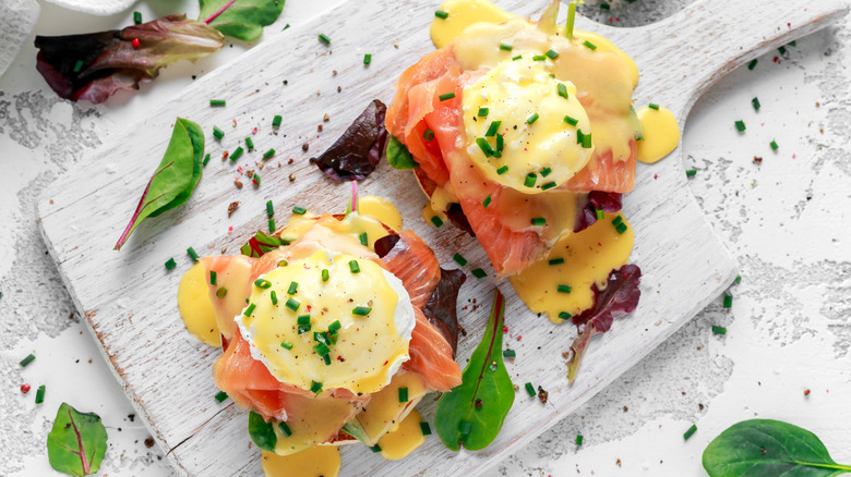 Salmon eggs Benedict