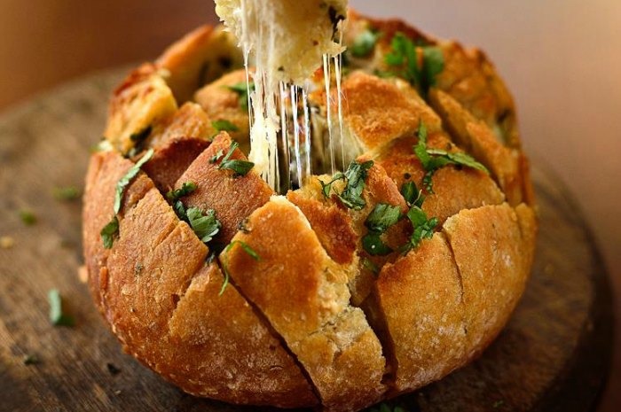 Cheesy Garlicky Pull Apart Bread