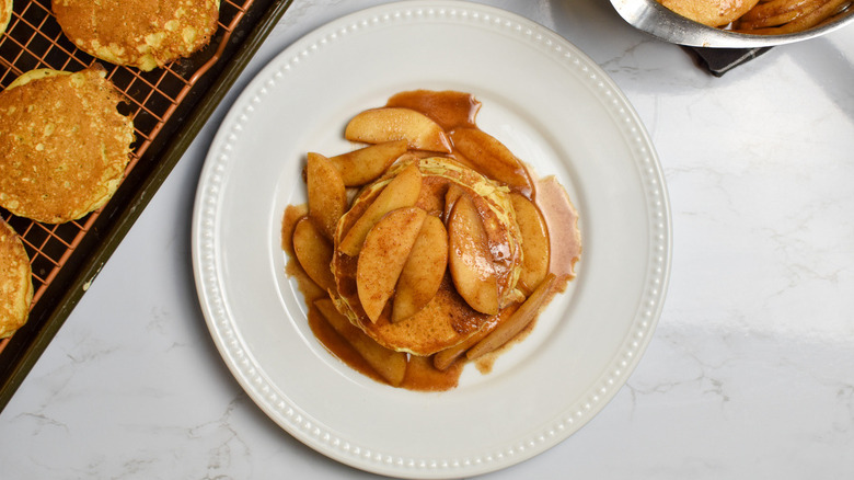 pancakes with apple topping