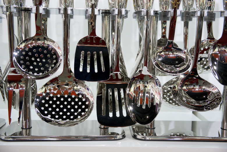 What are the pros and cons of stainless steel cooking utensils?