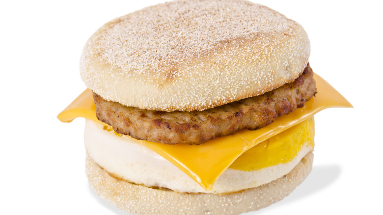 https://www.thedailymeal.com/img/gallery/are-real-eggs-used-for-mcdonalds-breakfast-menu/the-egg-mcmuffin-1672240454.jpg