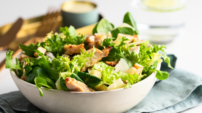 Salad with chicken strips