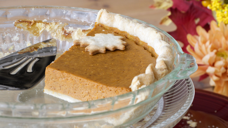 remaining slices of pumpkin pie in a glass baking dish