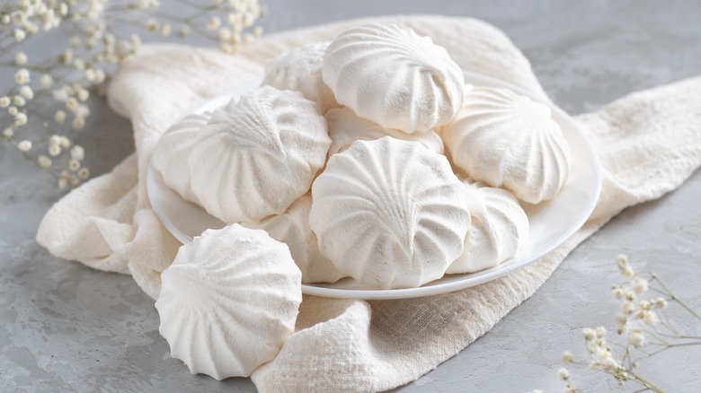 decorative swirled marshmallows 