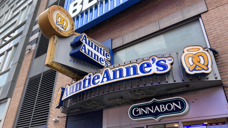 Auntie Anne's sign