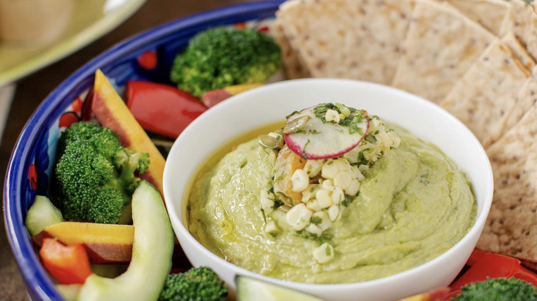 avocado dip with veggies