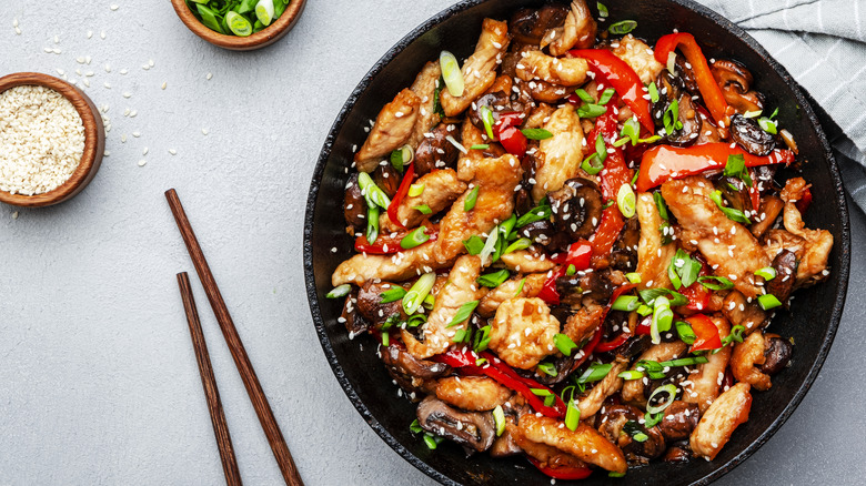 A pan of chicken stir-fry