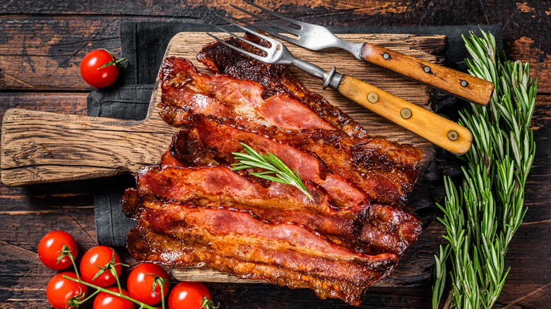 cooked bacon on wooden board