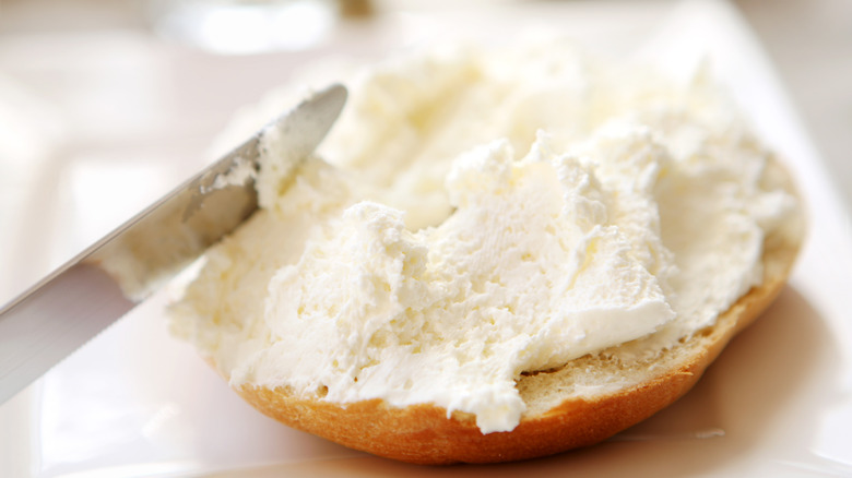 bagel with cream cheese