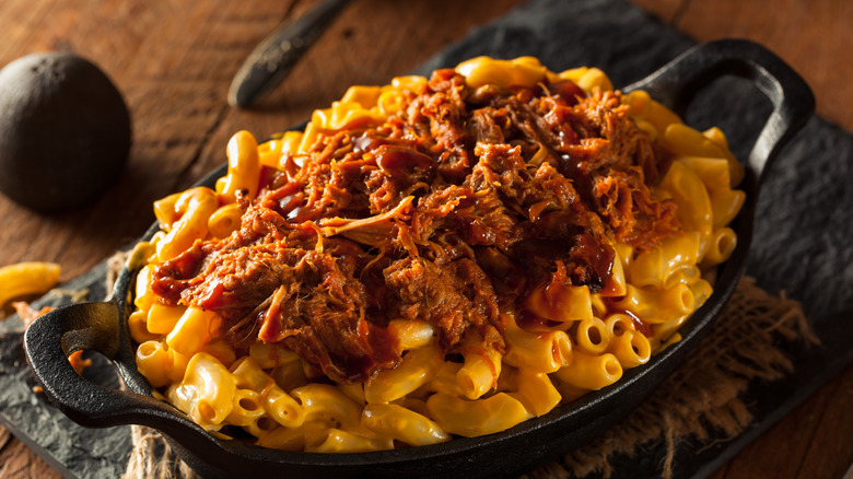 Mac and cheese with pulled pork