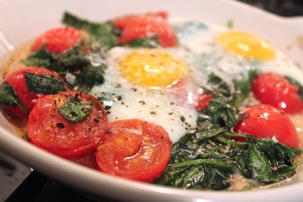 Baked Eggs with Spinach and Tomato