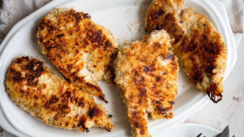 https://www.thedailymeal.com/img/gallery/baked-ranch-chicken-recipe/intro-1675803734.jpg