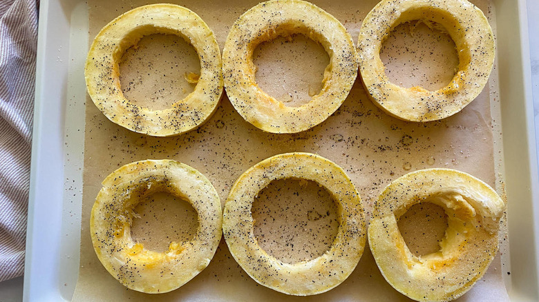 seasoned squash rings in pan
