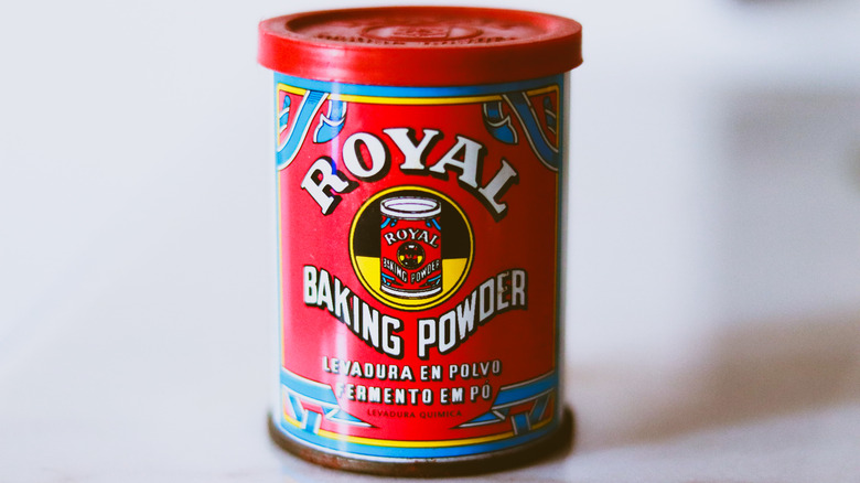 A tin of baking powder