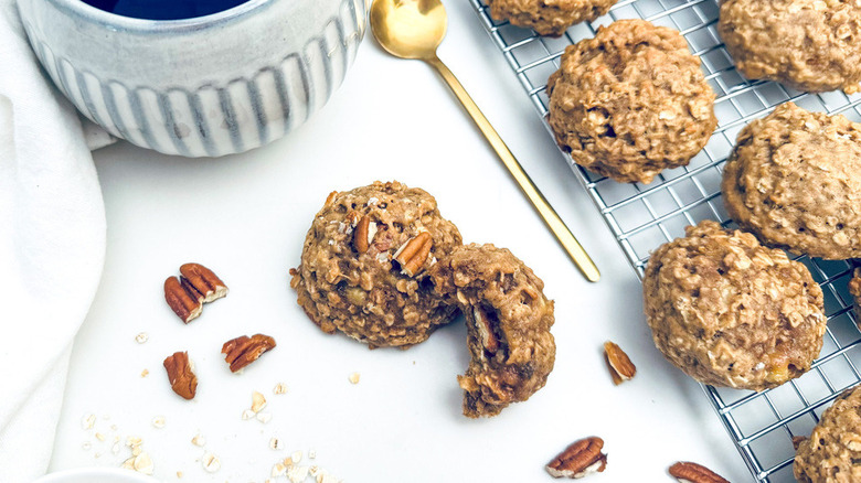 pecan cookies with coffee