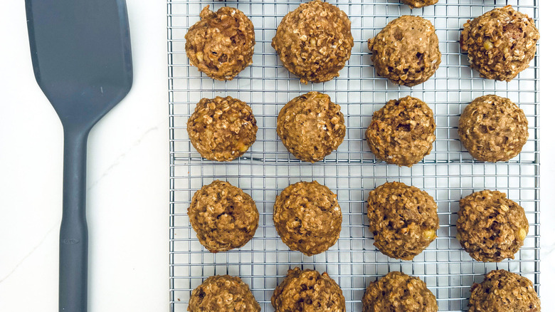 baked cookies on wire rack