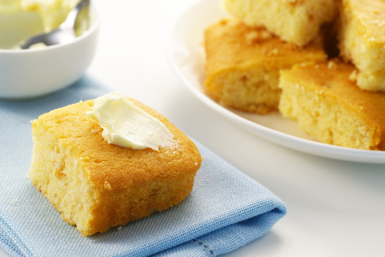 Fluffy Maple Syrup Cornbread