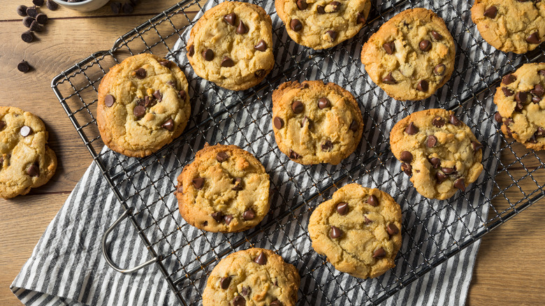 cookies on cooling rack