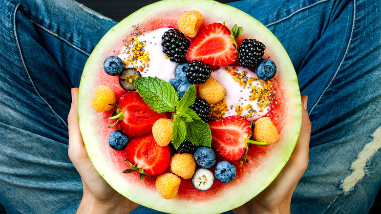 Fruit salad with bee pollen 