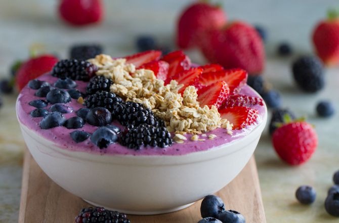 Berry Granola Smoothie Bowl