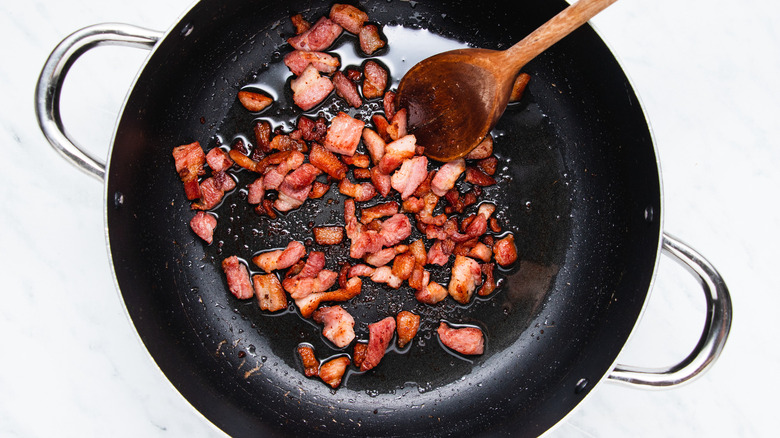 bacon in pan 