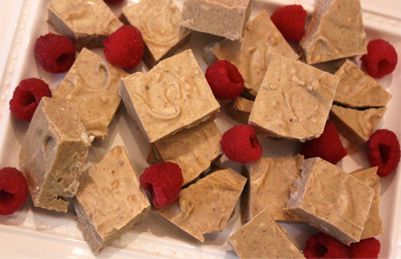 Crunchy Almond and White Chocolate Fudge