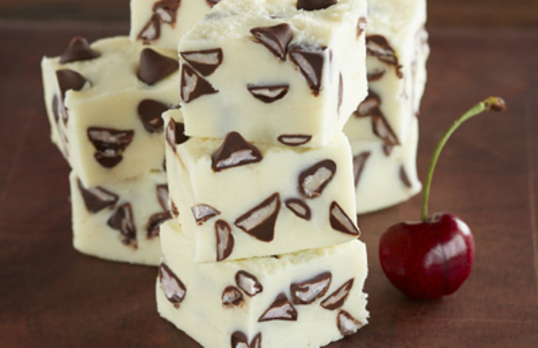 Premier White Fudge with Cherry Flavored Filled DelightFulls