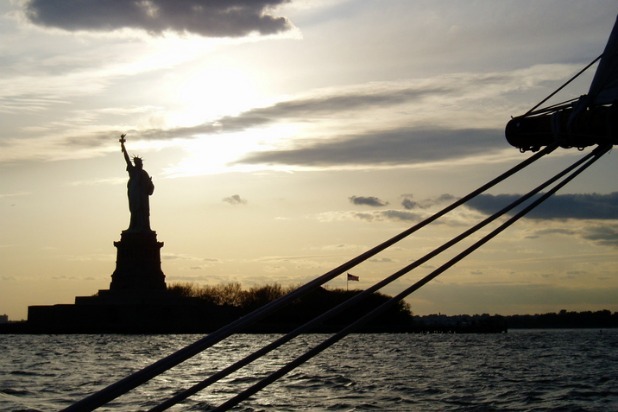 5. New York City: Classic Harbor Line Boat Tours of NYC 